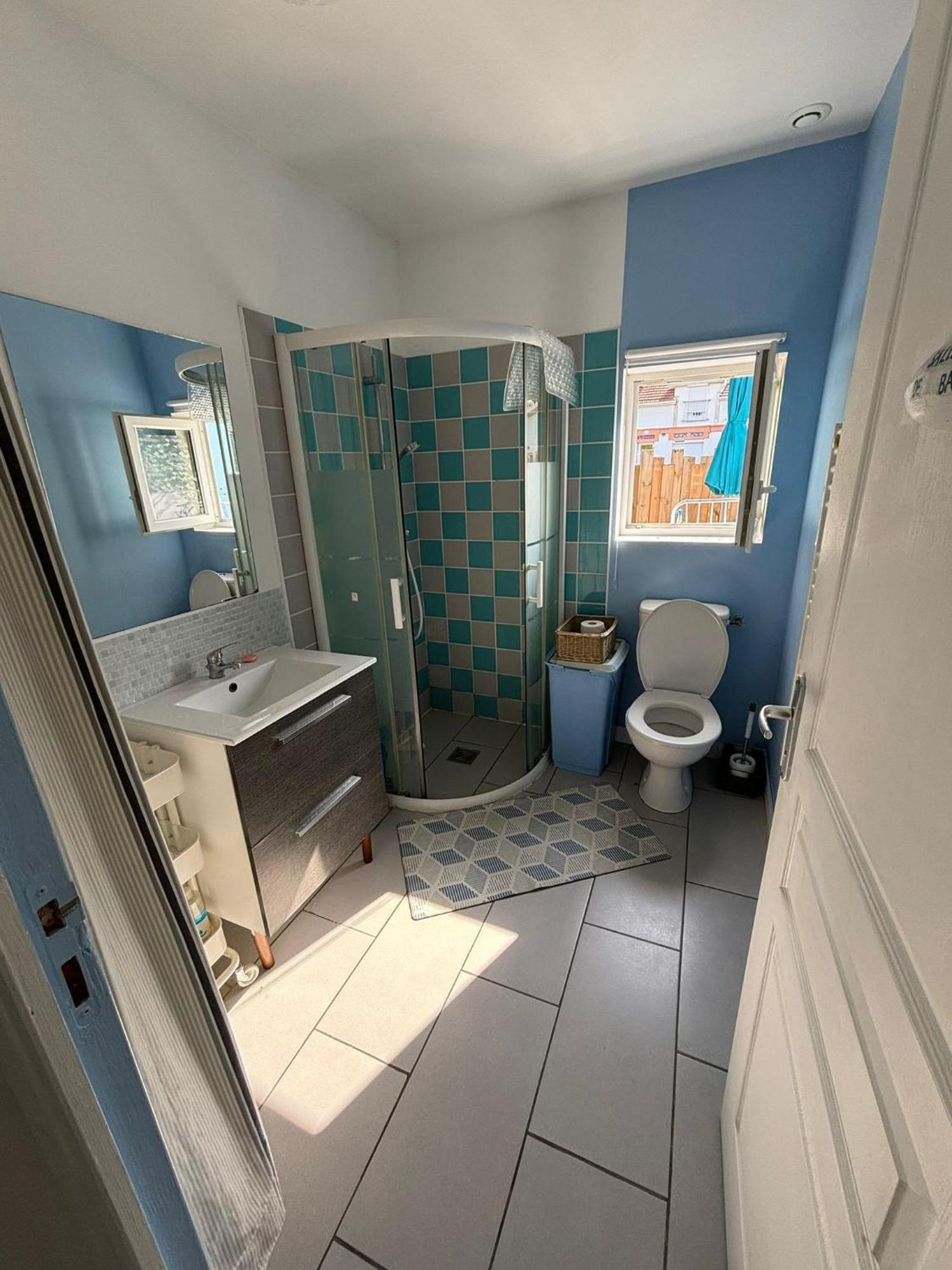 C'est Maison Bleue, Juste A Cote De La Plage... Hébergement de vacances *
